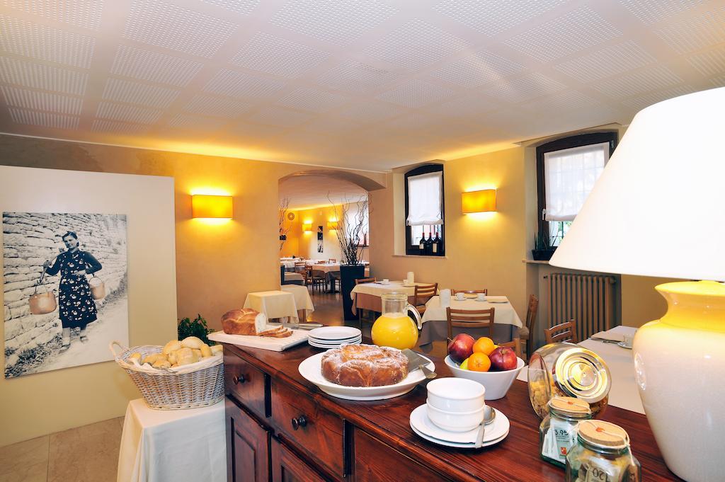 Albergo Croce D'Oro Dolcè Exterior foto